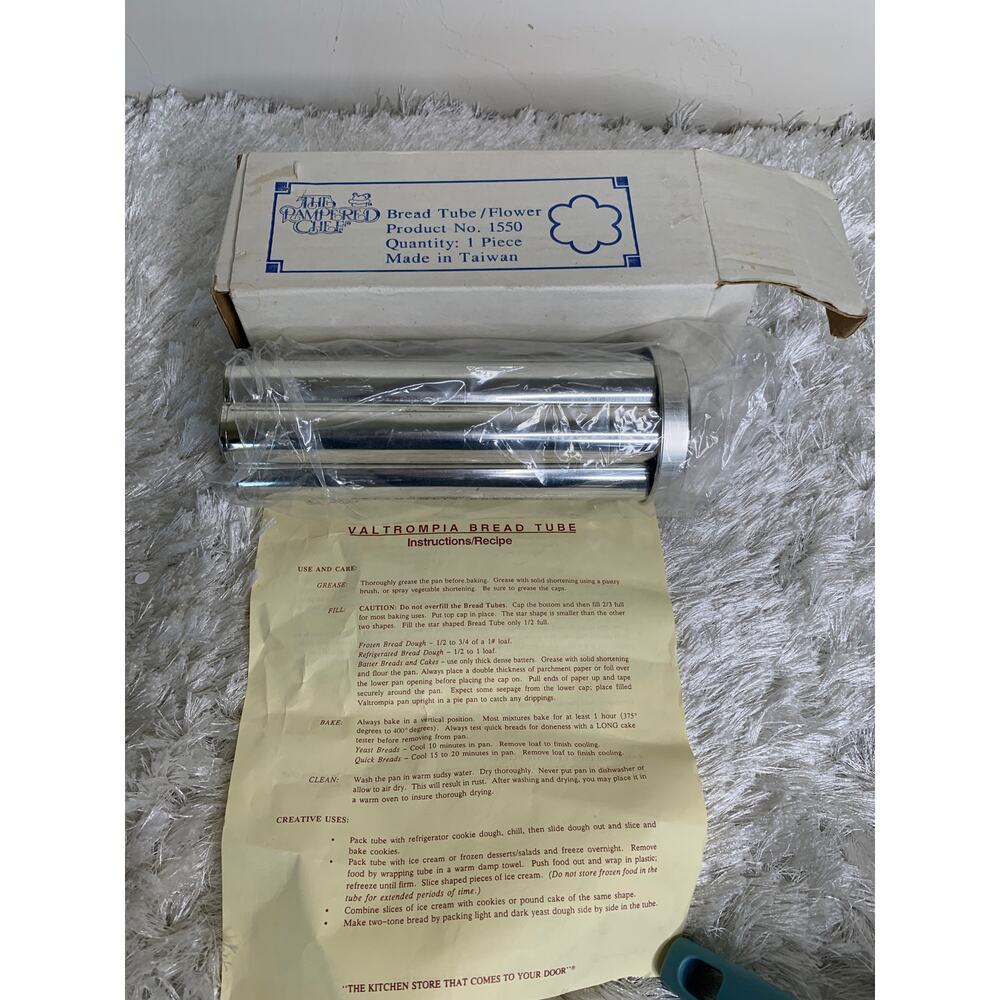 Pampered Chef Flower Bread Tube No. 1550 New in Box